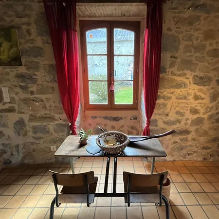 Holiday home Maison Poumarou